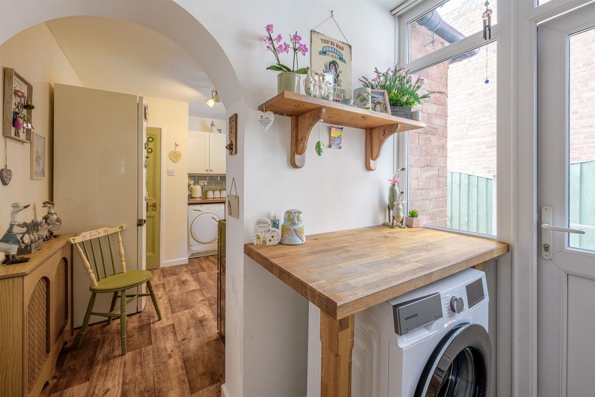 Bromley Lane, Kingswinford, DY6 8HX