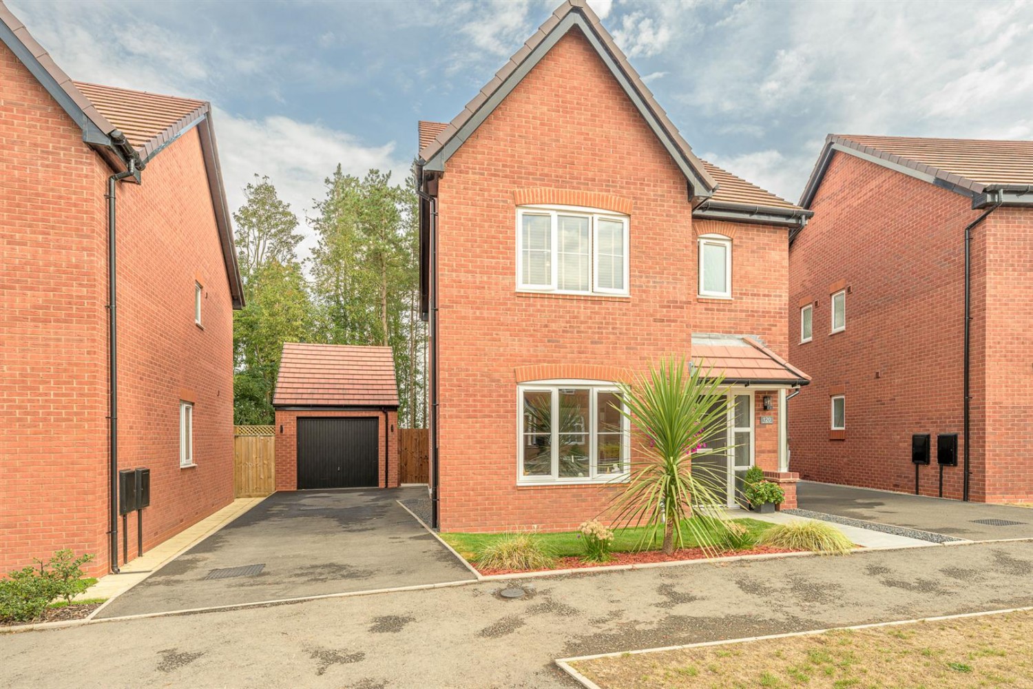 Lea Castle Drive, Cookley, DY10 3FP