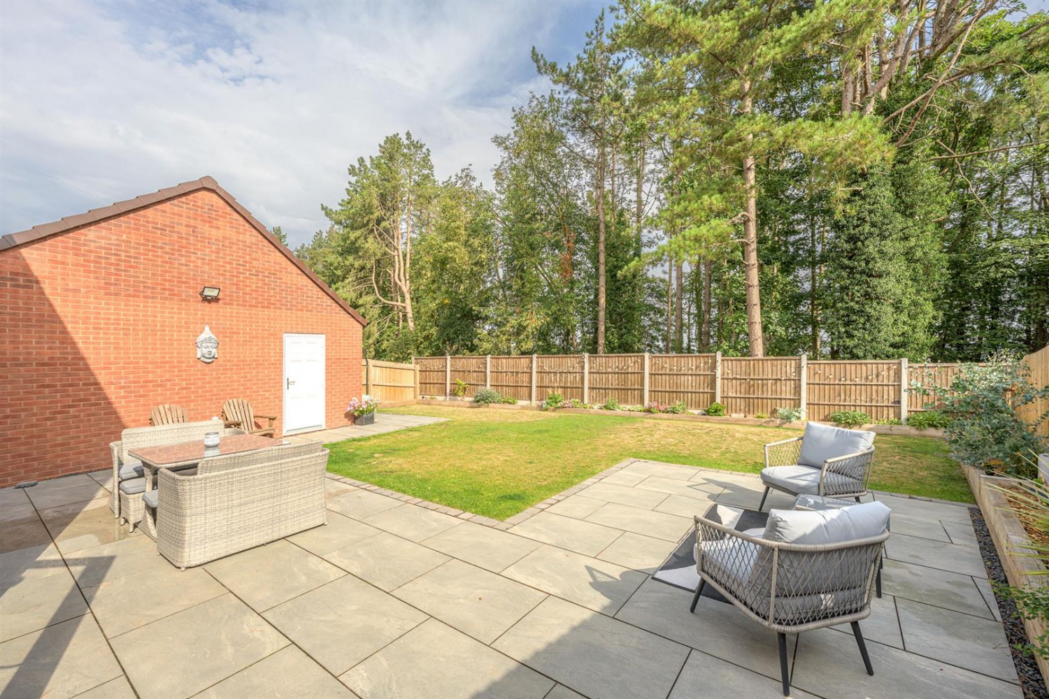 Lea Castle Drive, Cookley, DY10 3FP