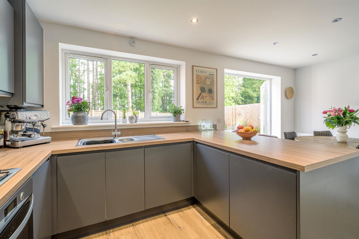 Lea Castle Drive, Cookley, DY10 3FP