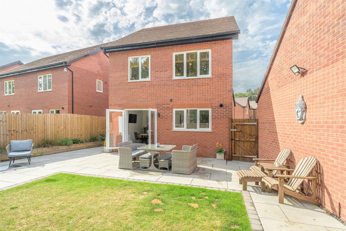 Lea Castle Drive, Cookley, DY10 3FP