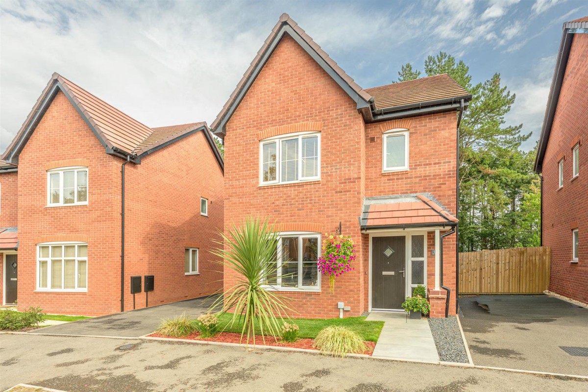Lea Castle Drive, Cookley, DY10 3FP