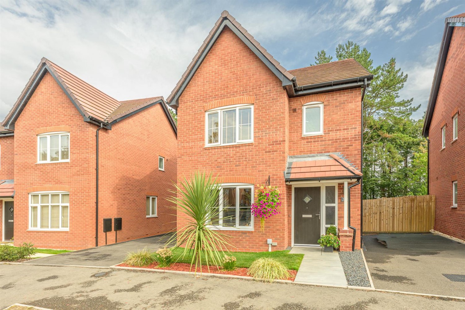 Lea Castle Drive, Cookley, DY10 3FP