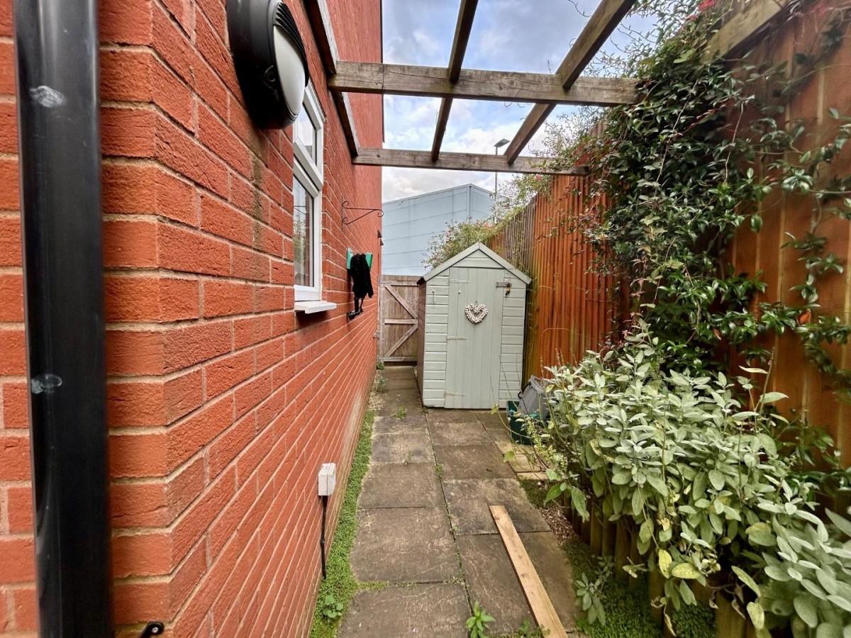 Legion Close , Dursley, GL11 4LT