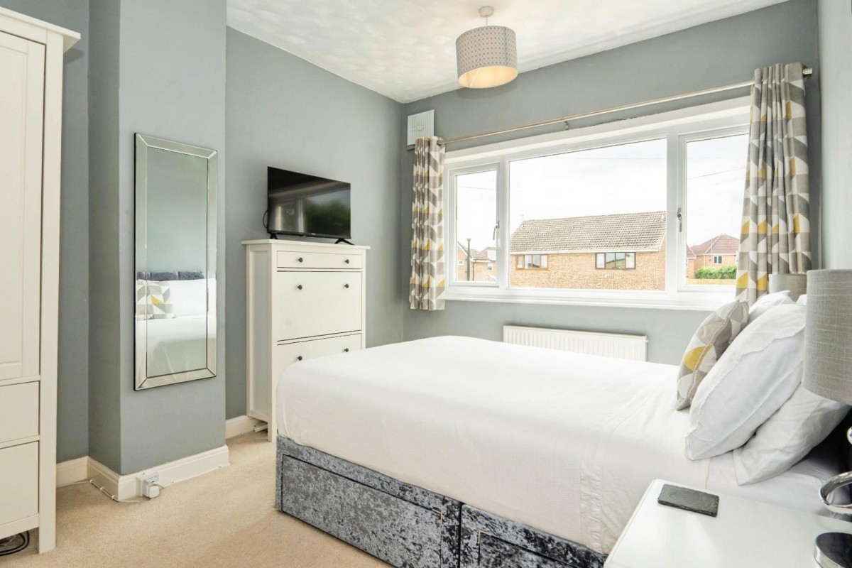 Newlands, Farsley