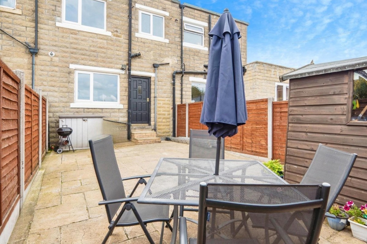 Newlands, Farsley