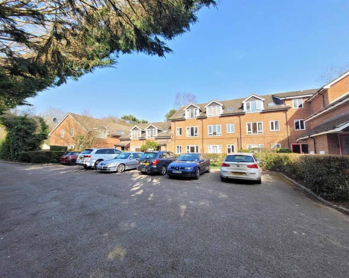Seymour Court, Crowthorne, RG45 6AQ