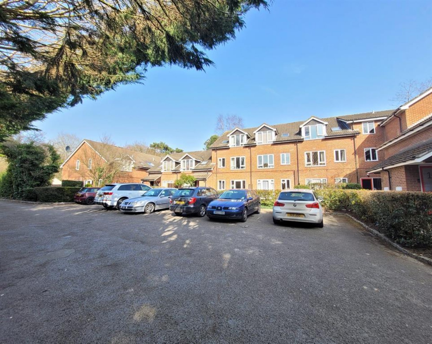 Seymour Court, Crowthorne, RG45 6AQ