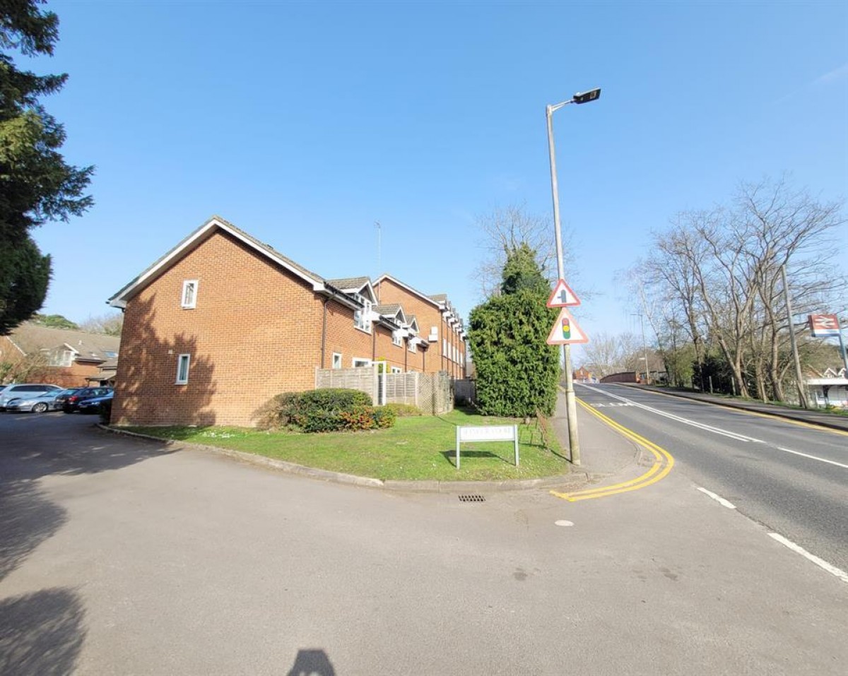 Seymour Court, Crowthorne, RG45 6AQ