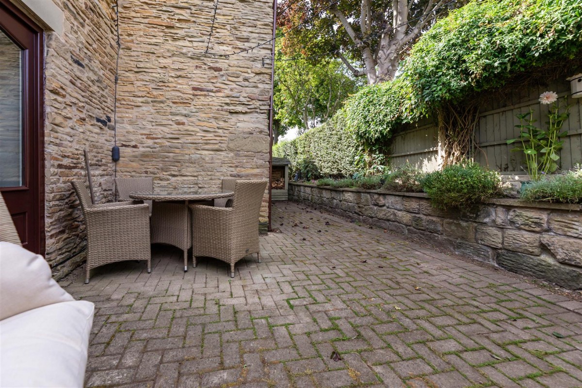 Kirkstead Abbey Mews, Scholes, Rotherham, S61 2UZ