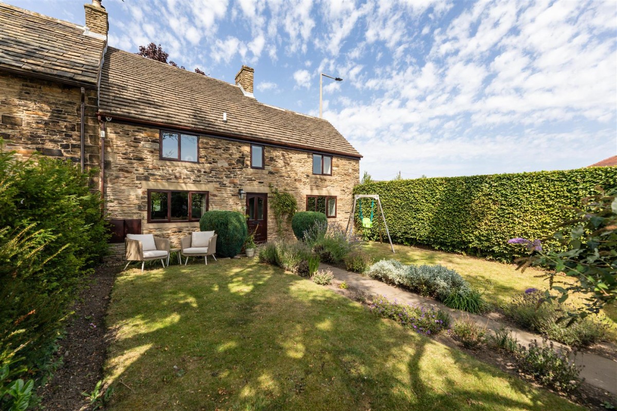 Kirkstead Abbey Mews, Scholes, Rotherham, S61 2UZ