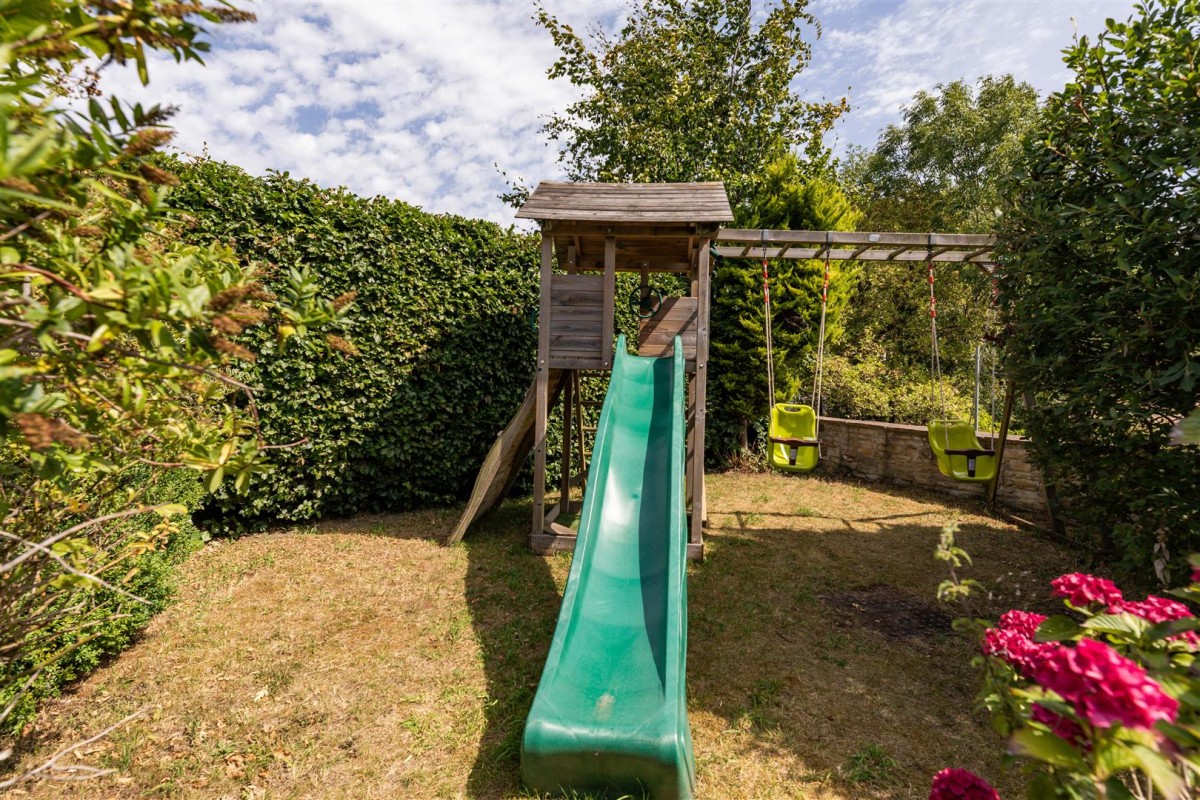 Kirkstead Abbey Mews, Scholes, Rotherham, S61 2UZ