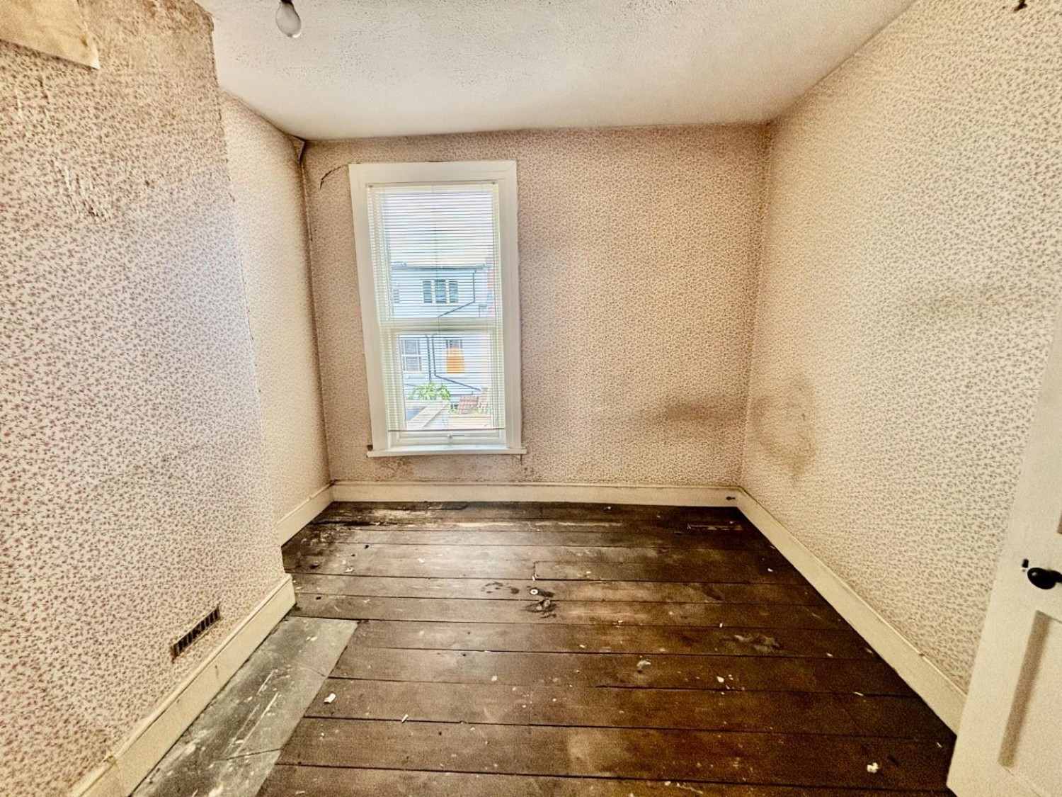 2 bedroom House for sale in Camelford Road, Greenbank. Bristol BS5 6HW