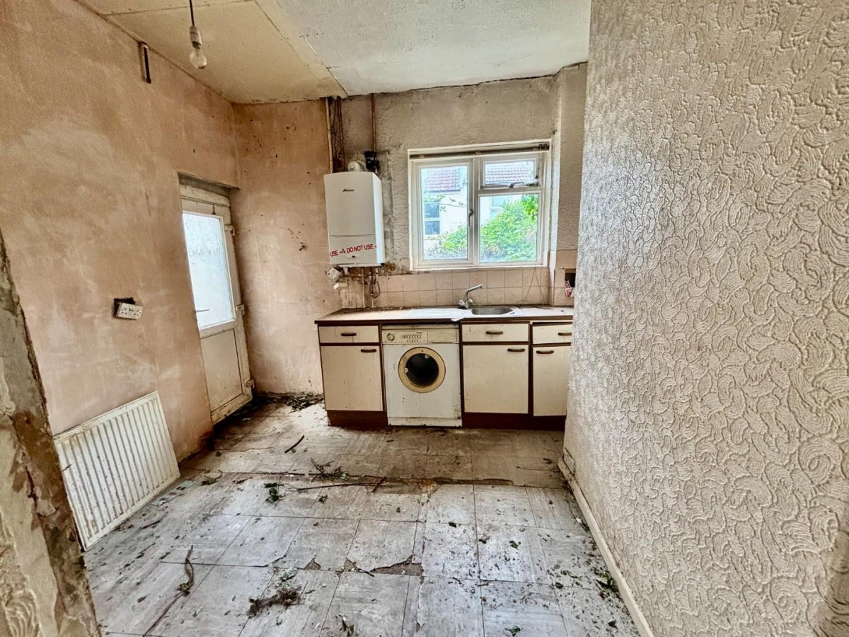 Camelford Road, Greenbank. Bristol BS5 6HW
