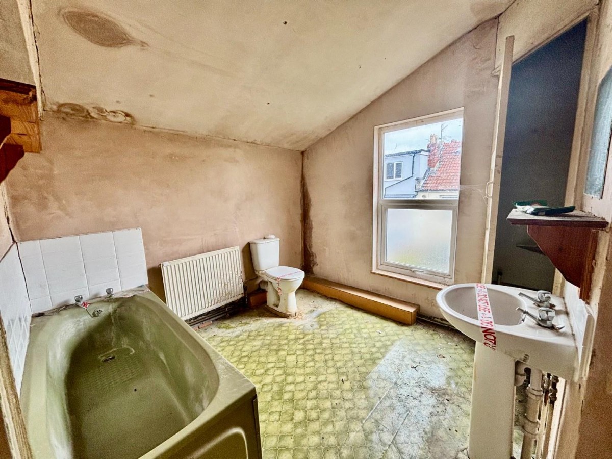 Camelford Road, Greenbank. Bristol BS5 6HW