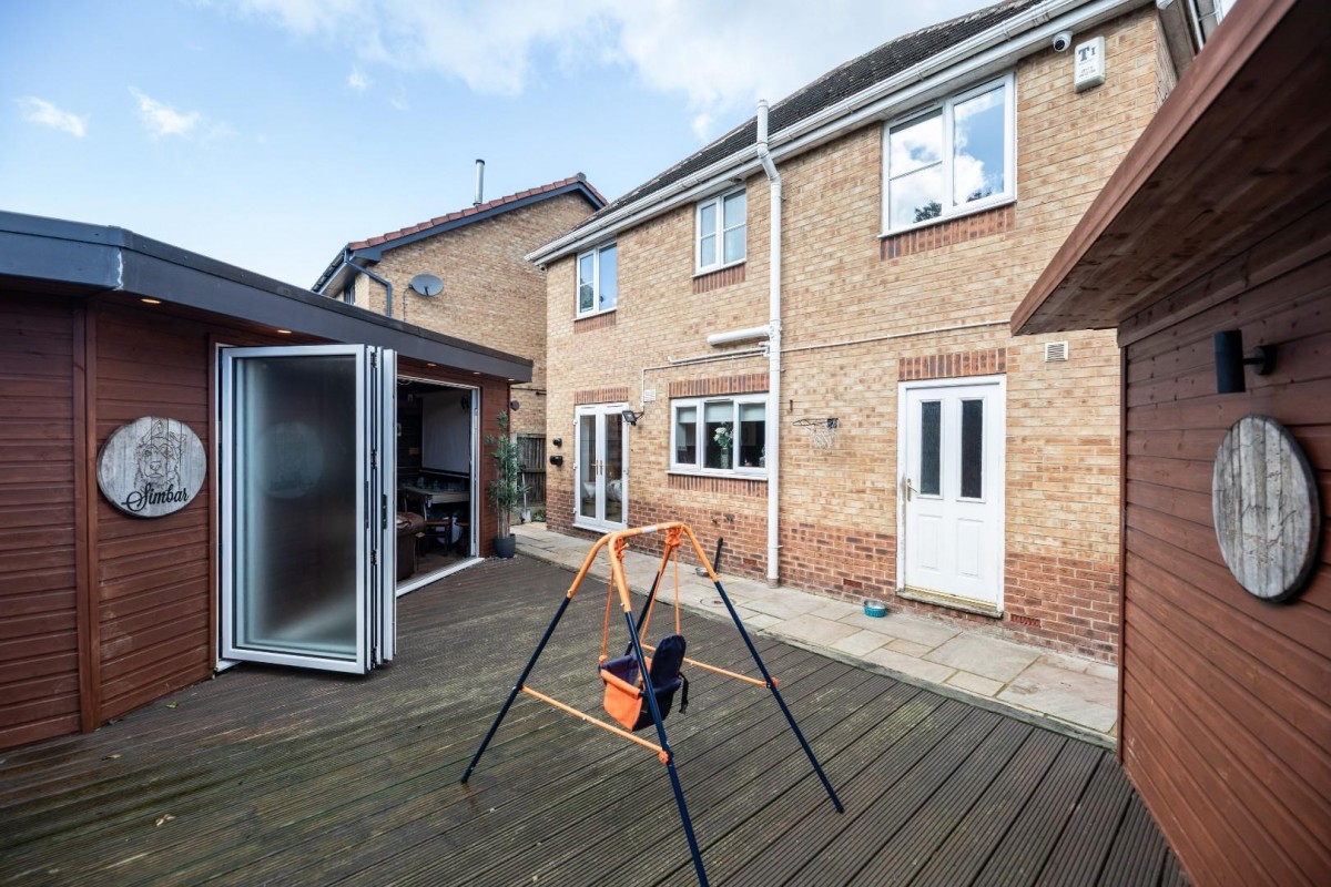 Redhill Walk, Castleford, WF10 4SJ