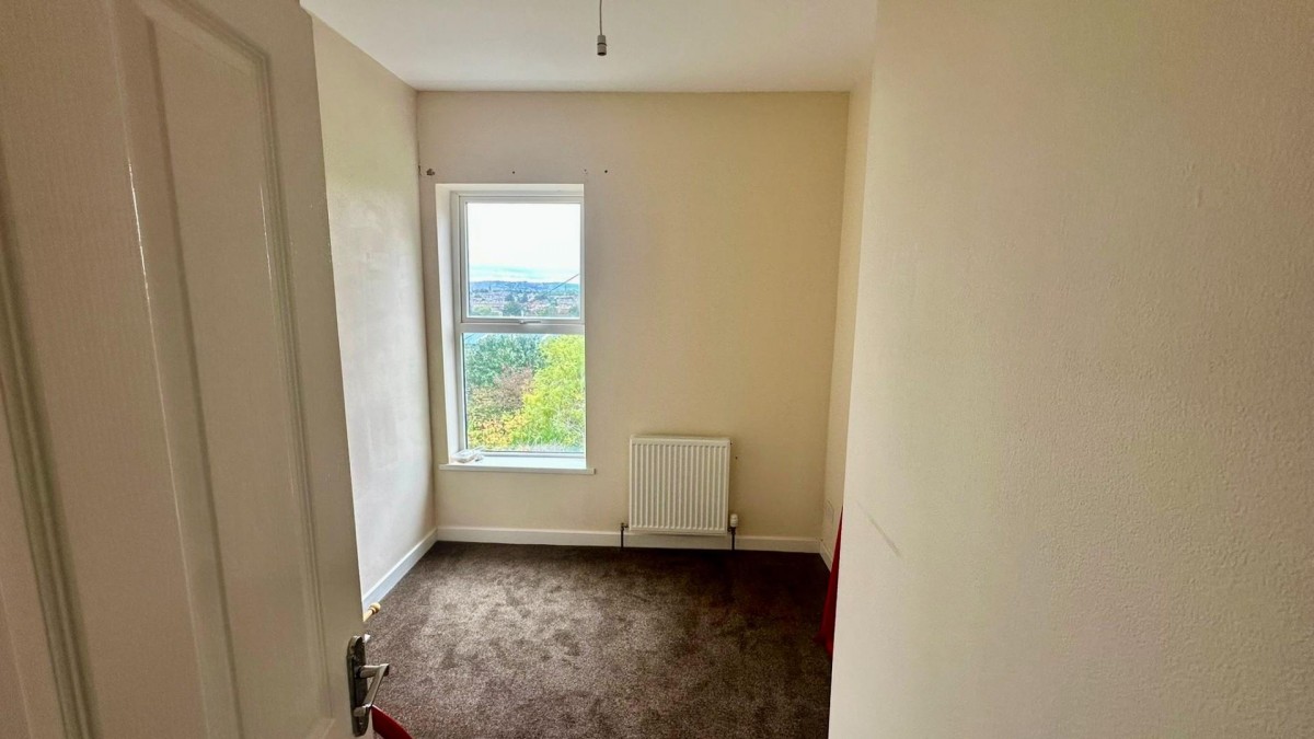 Low Road, Earlsheaton