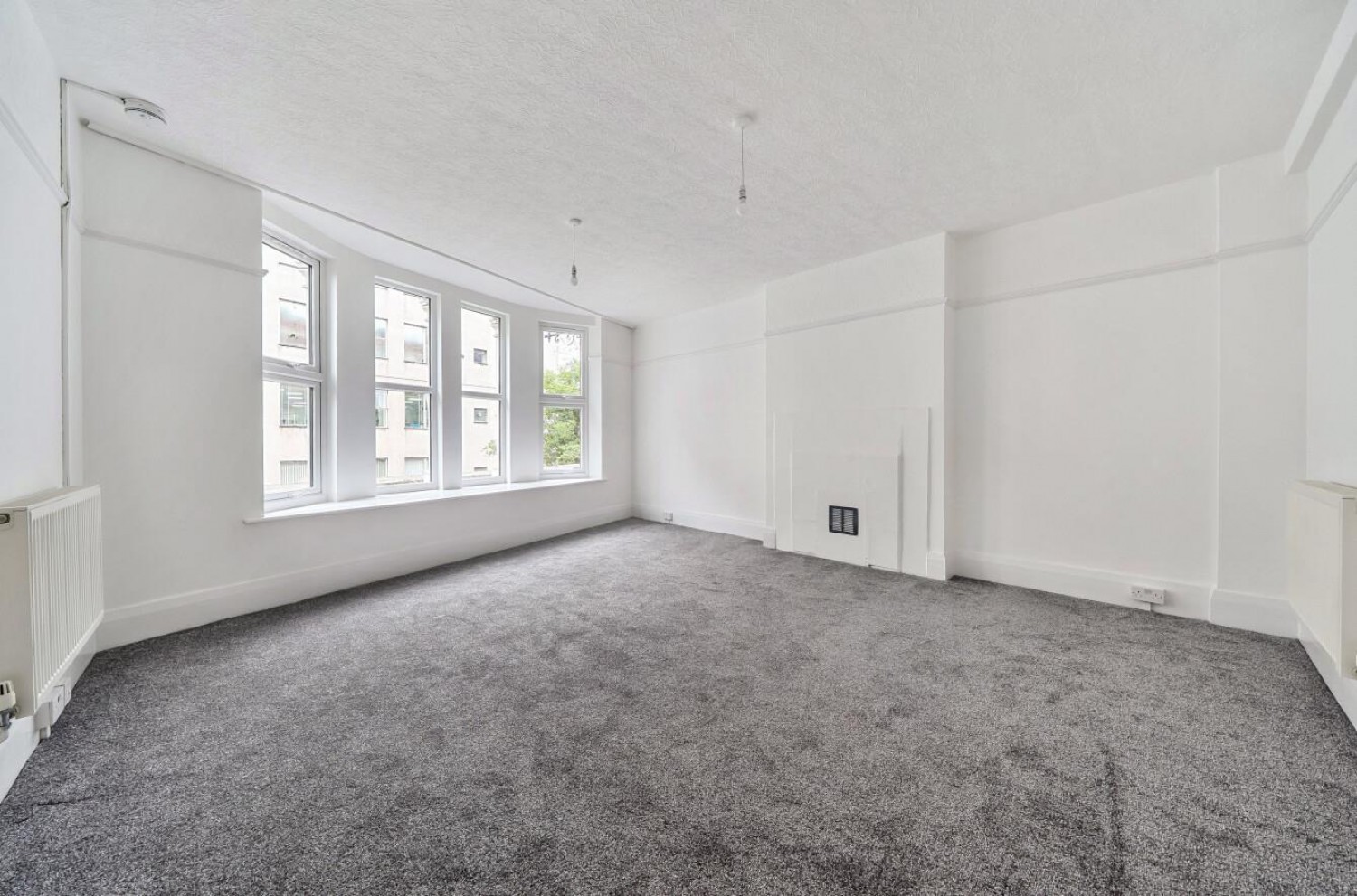 Catford Broadway, London, SE6 4SP