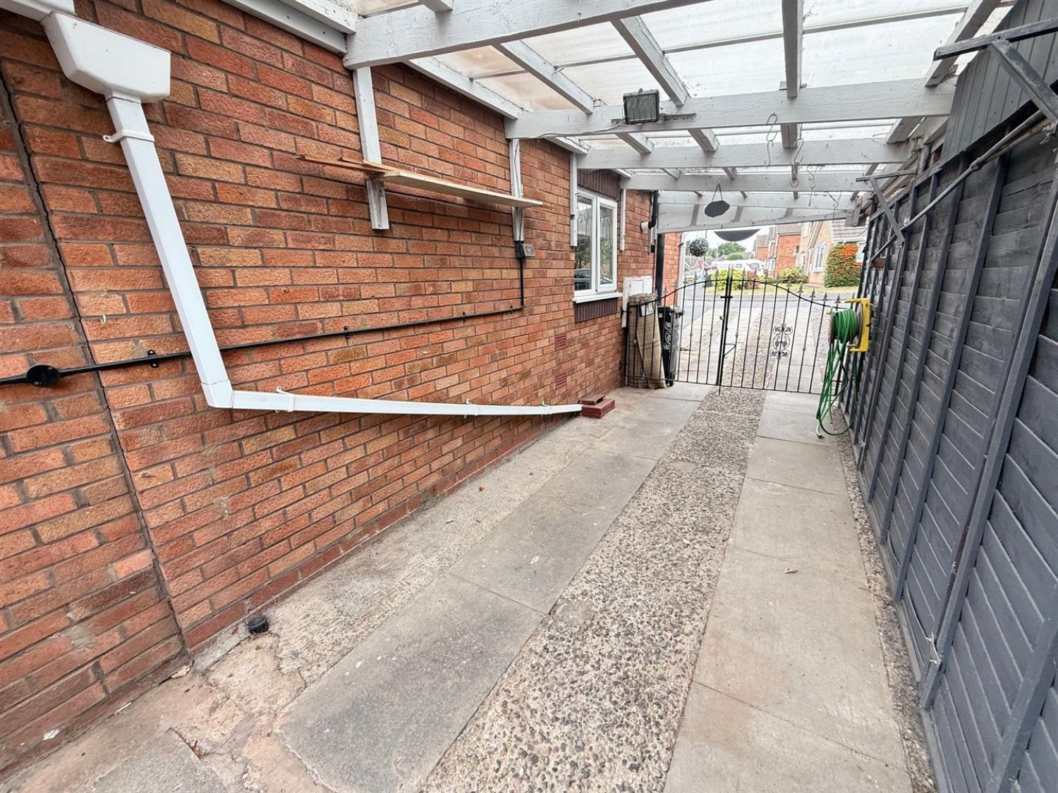 Meadow Park Road, Stourbridge, DY8 4TU