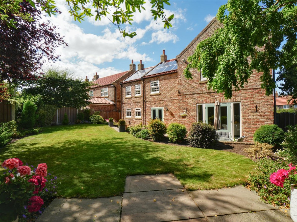 Main Street, Tollerton, York