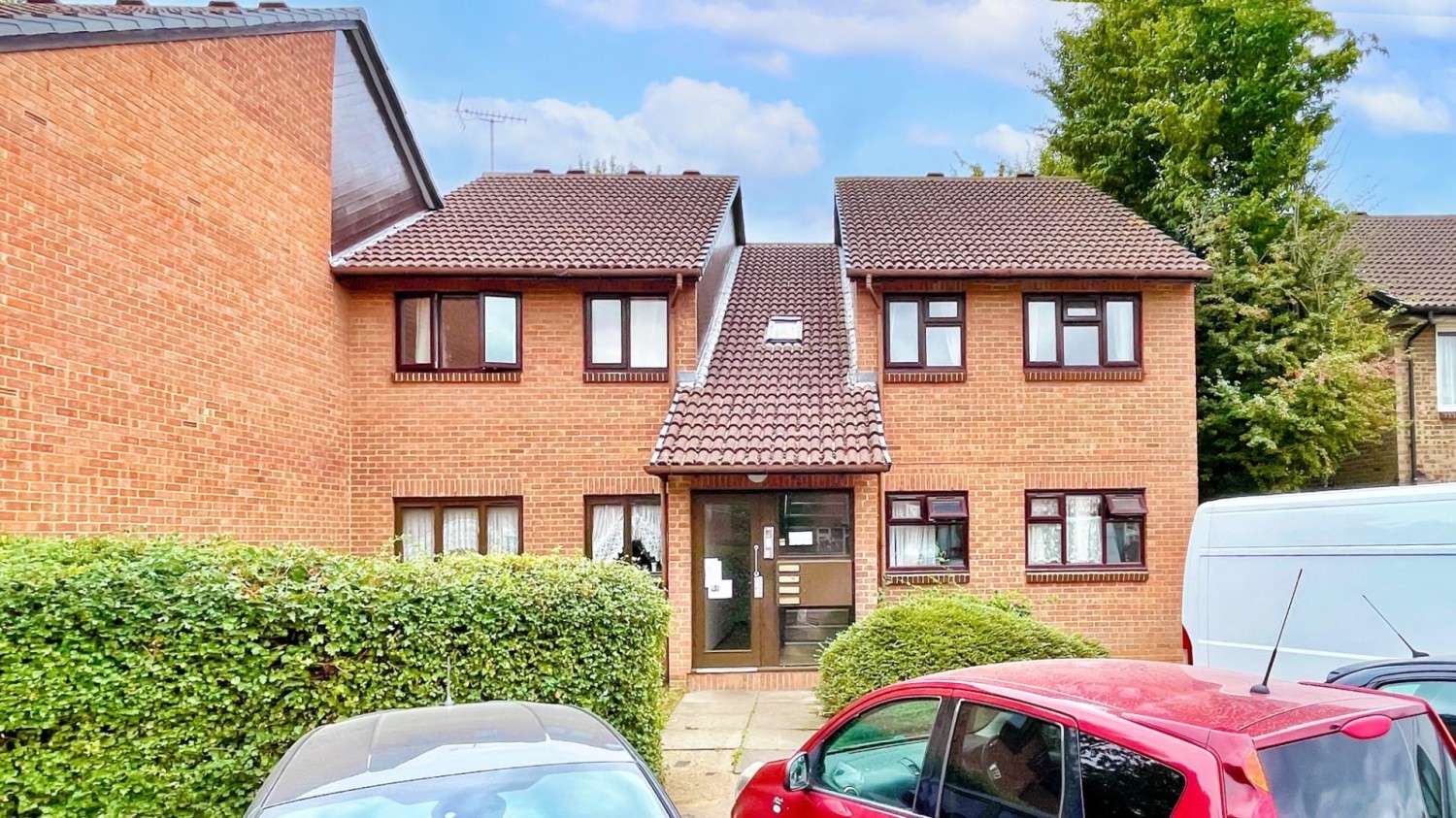 2 bedroom Flat for sale in Pedley Road, Dagenham, RM8