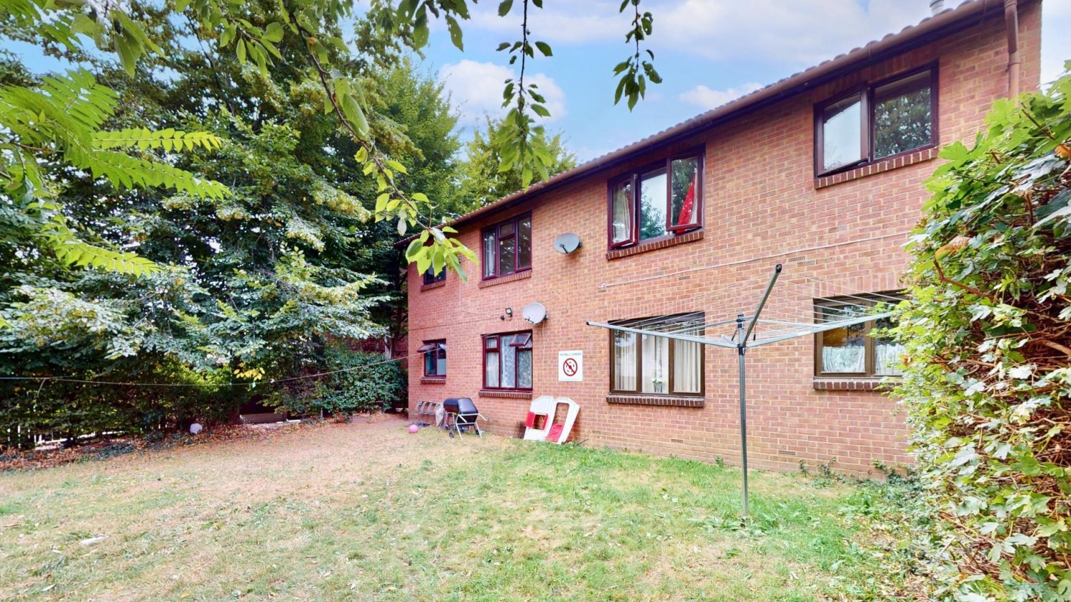 2 bedroom Flat for sale in Pedley Road, Dagenham, RM8