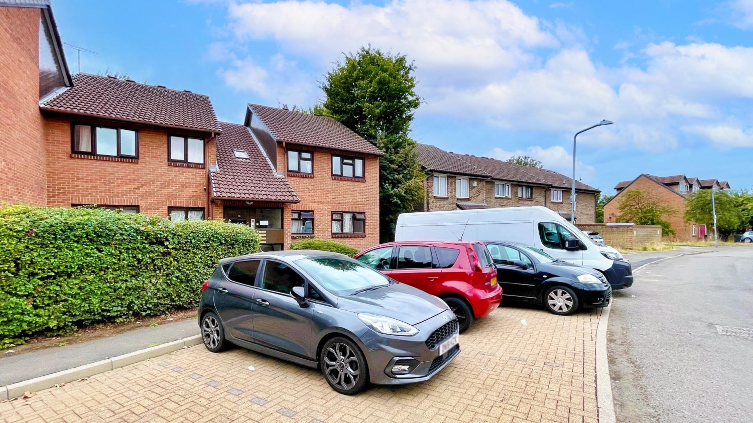 2 bedroom Flat for sale in Pedley Road, Dagenham, RM8