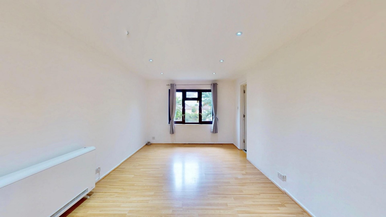 2 bedroom Flat for sale in Pedley Road, Dagenham, RM8