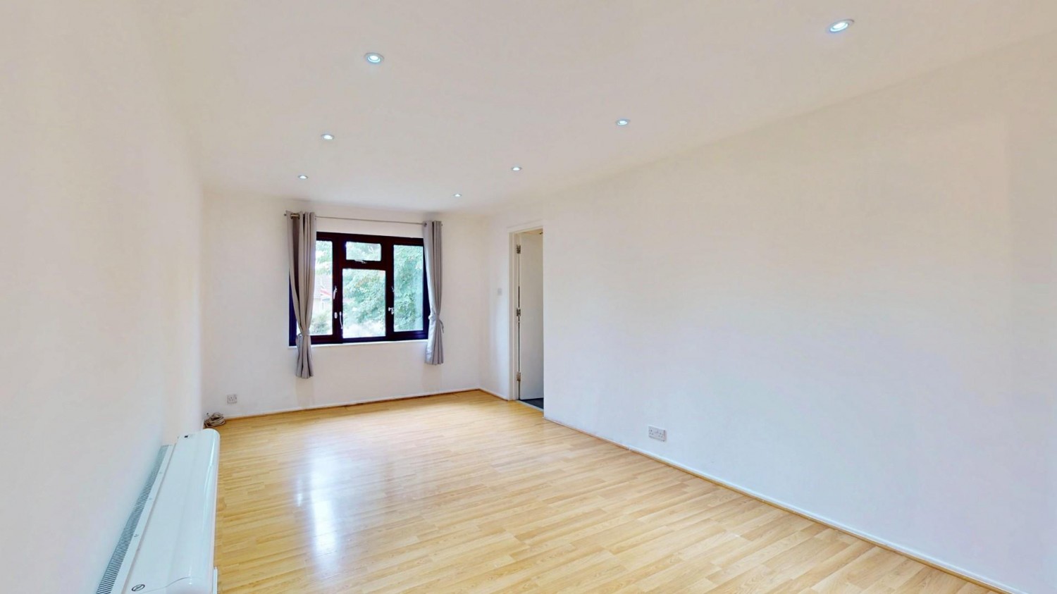 2 bedroom Flat for sale in Pedley Road, Dagenham, RM8