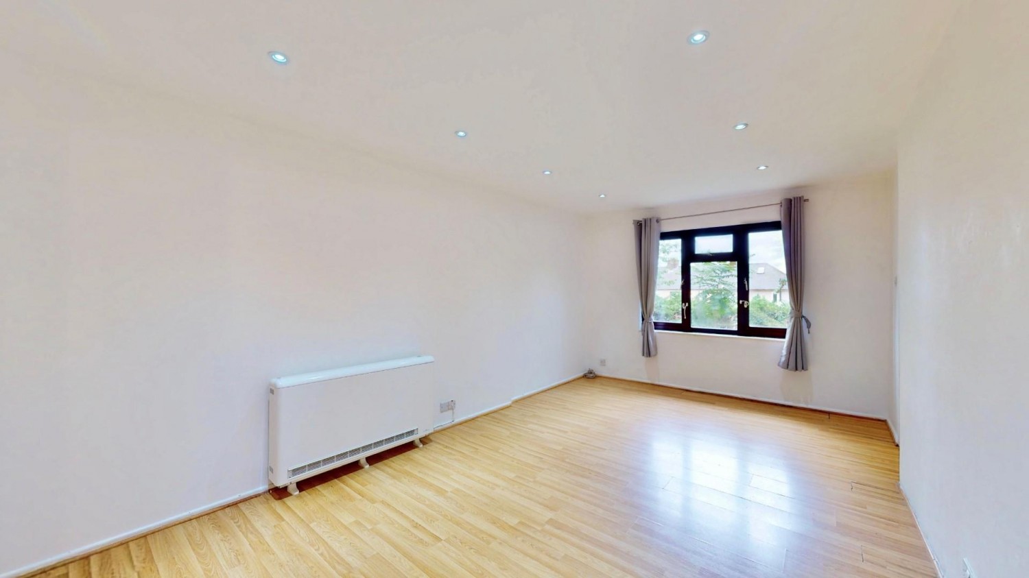 2 bedroom Flat for sale in Pedley Road, Dagenham, RM8