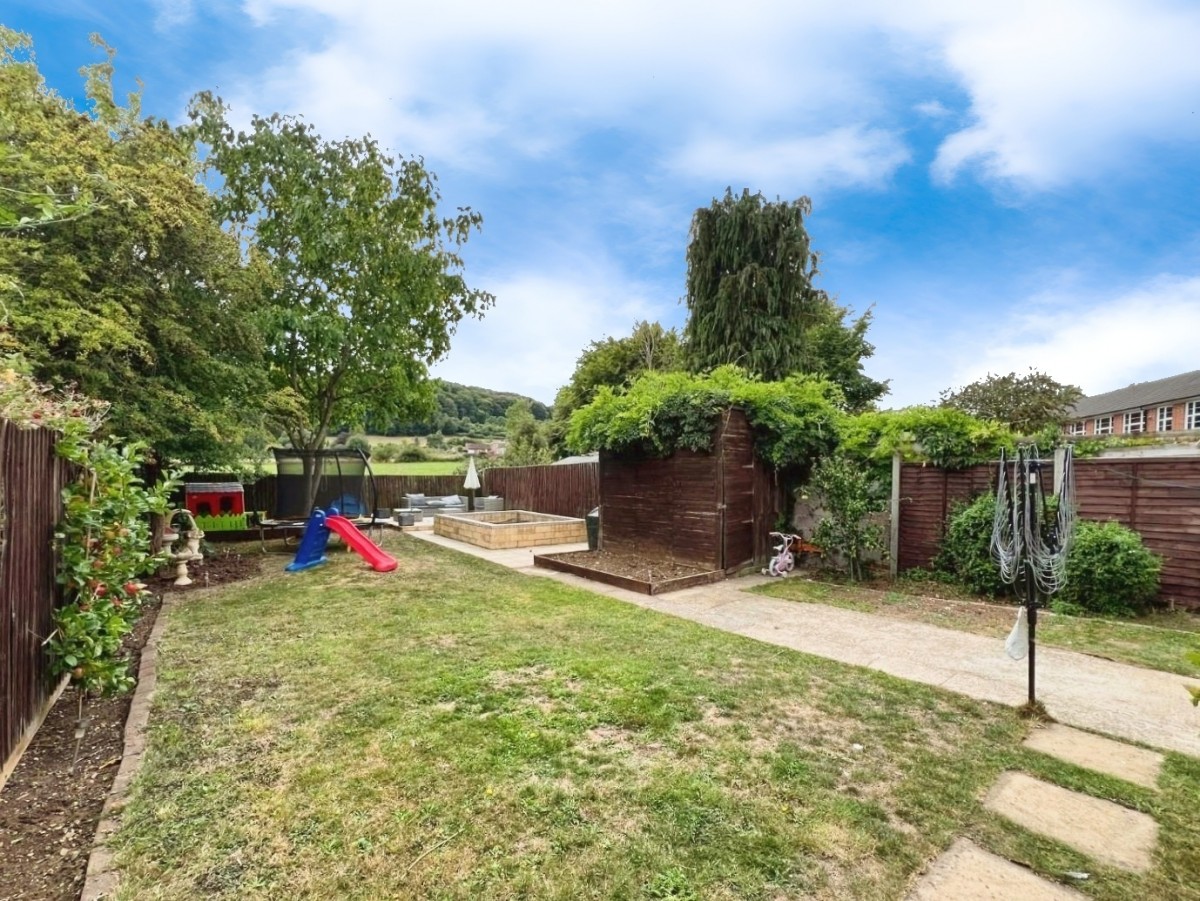 School Road, Dursley, GL11 4NY