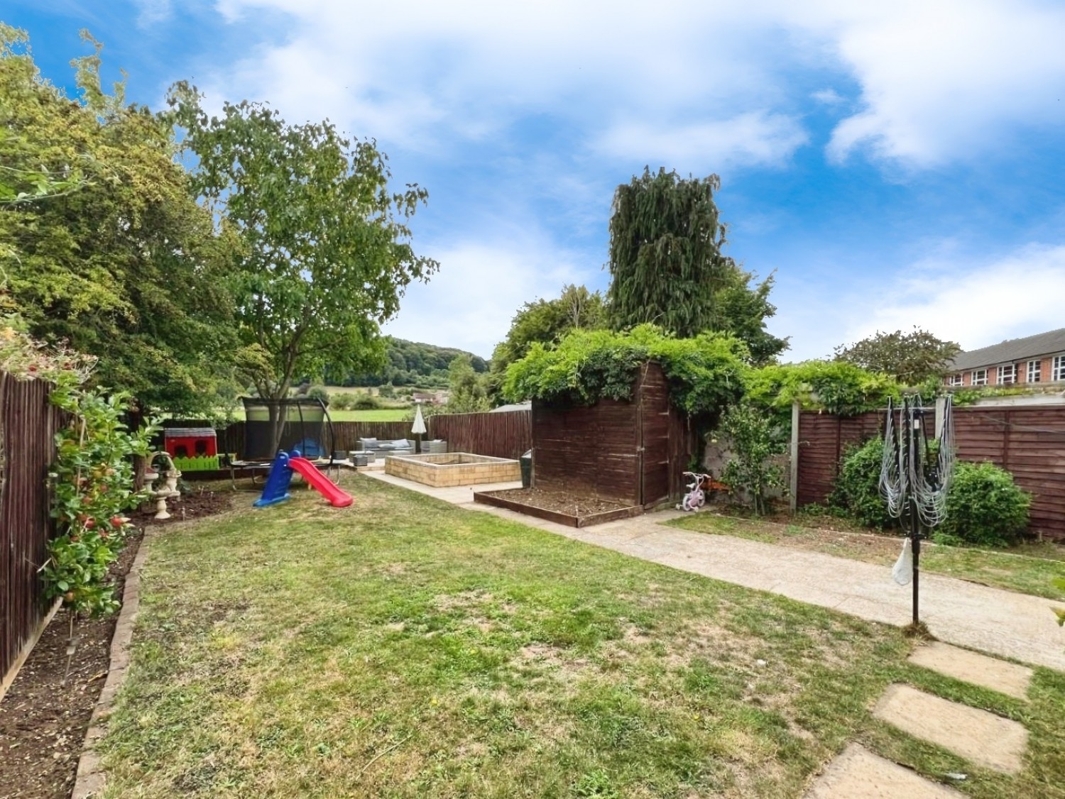 School Road, Dursley, GL11 4NY