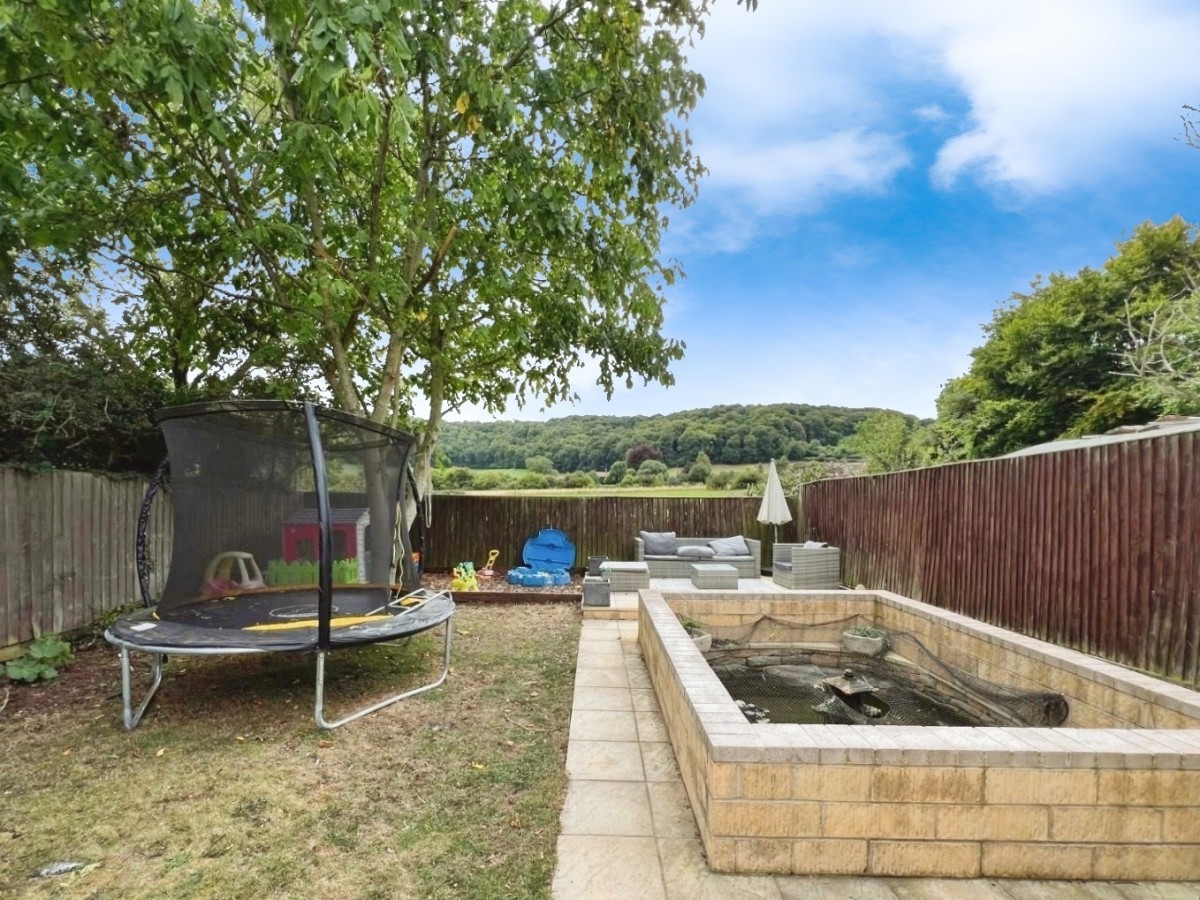 School Road, Dursley, GL11 4NY