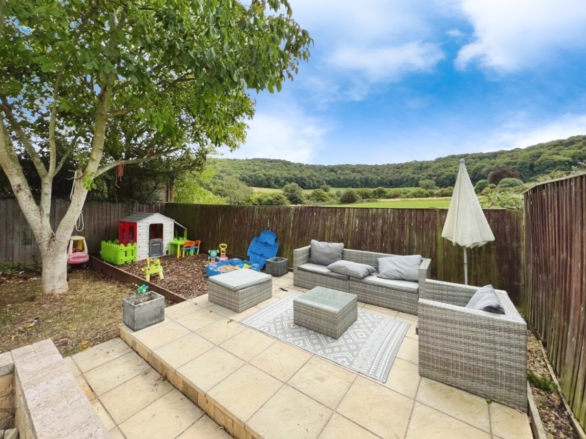 School Road, Dursley, GL11 4NY