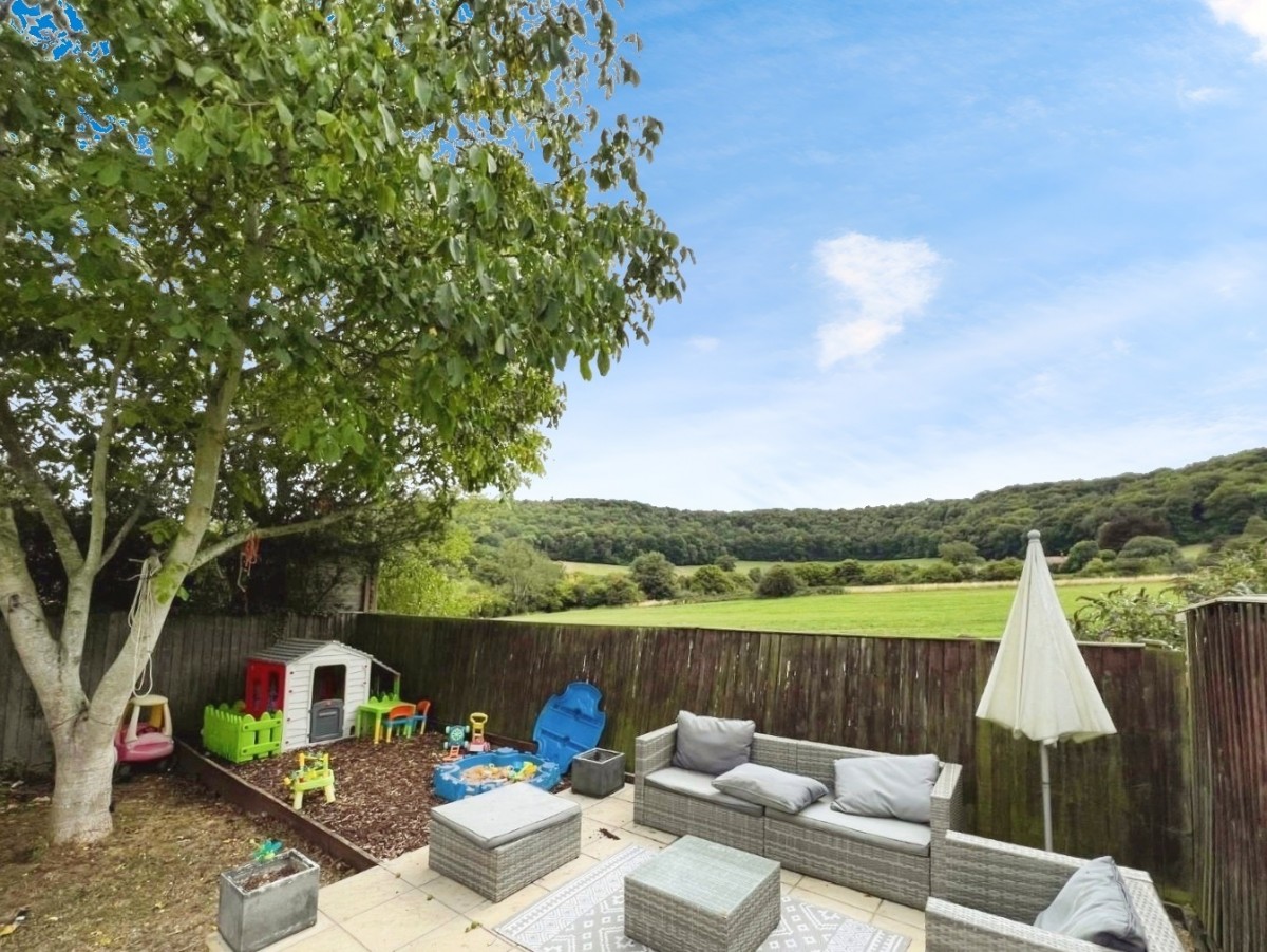 School Road, Dursley, GL11 4NY