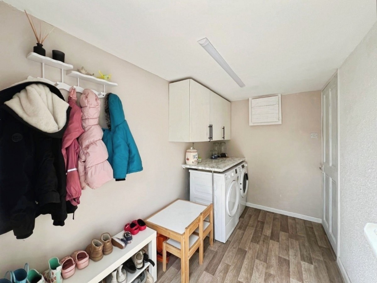 School Road, Dursley, GL11 4NY