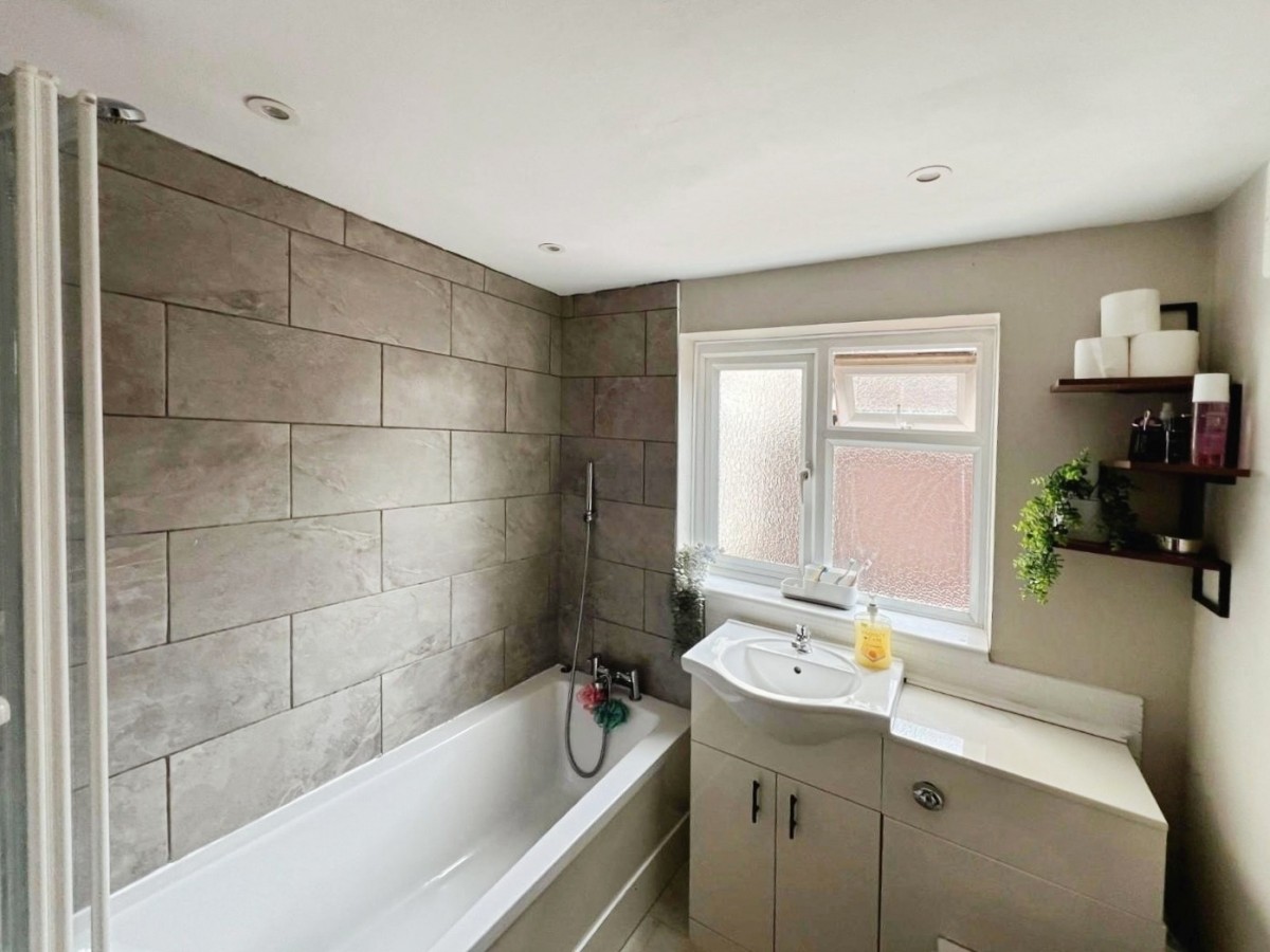 School Road, Dursley, GL11 4NY