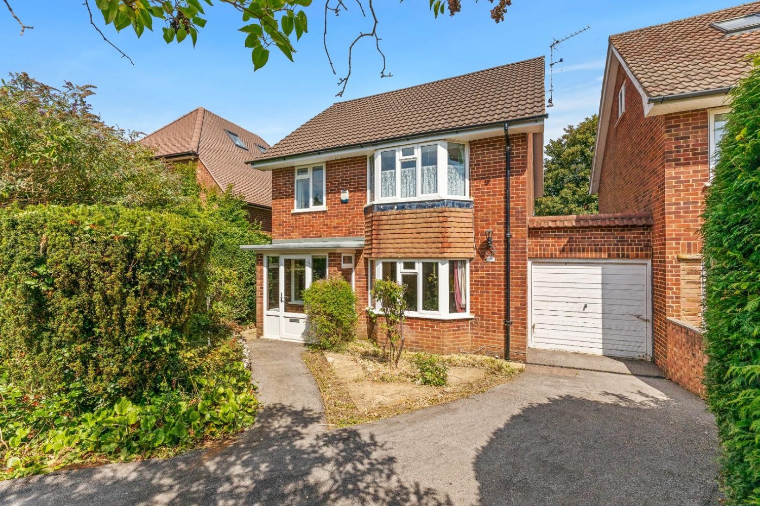 St. Leonards Road, Chesham Bois, Amersham, Buckinghamshire, HP6 6DS