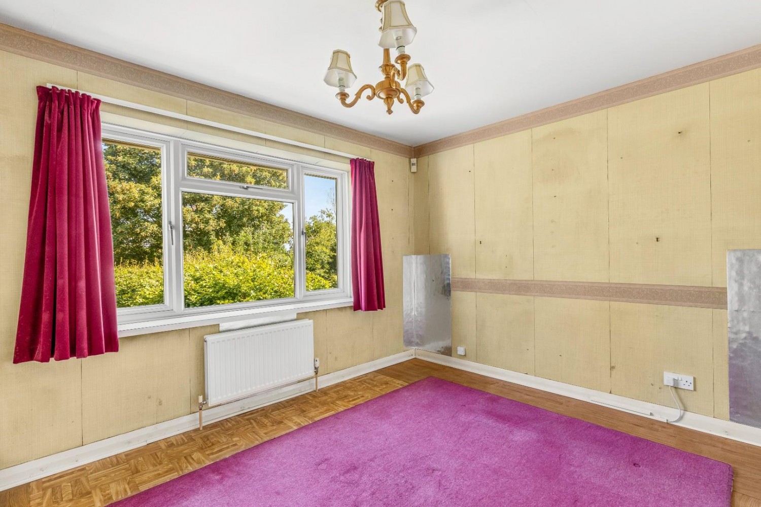 St. Leonards Road, Chesham Bois, Amersham, Buckinghamshire, HP6 6DS