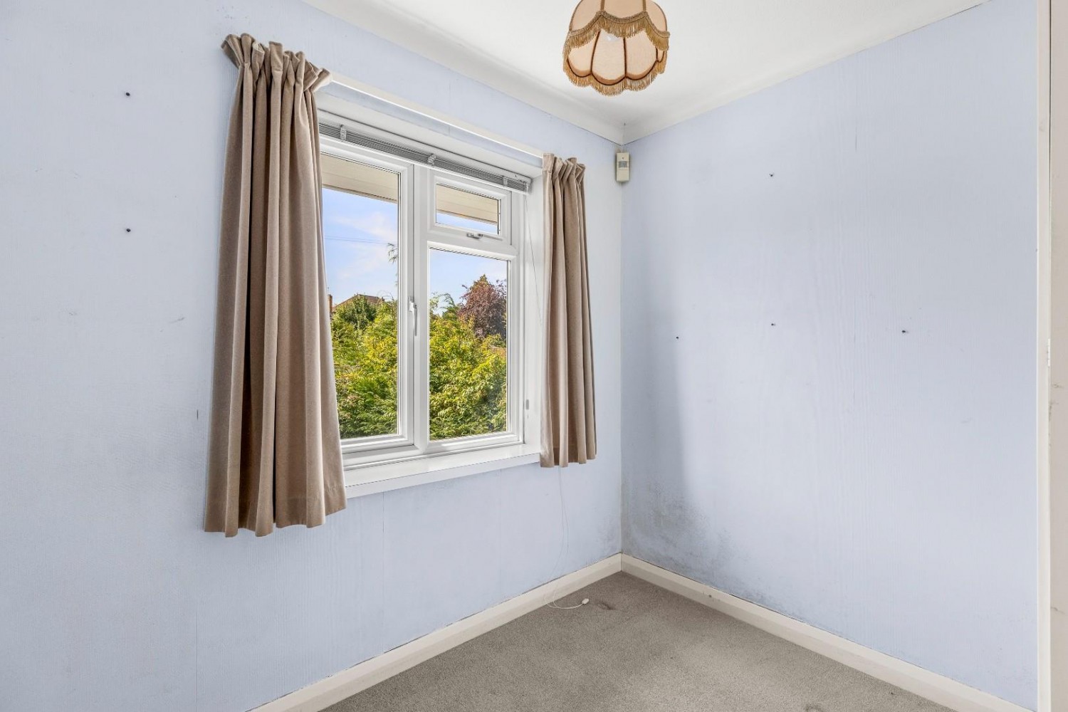 St. Leonards Road, Chesham Bois, Amersham, Buckinghamshire, HP6 6DS
