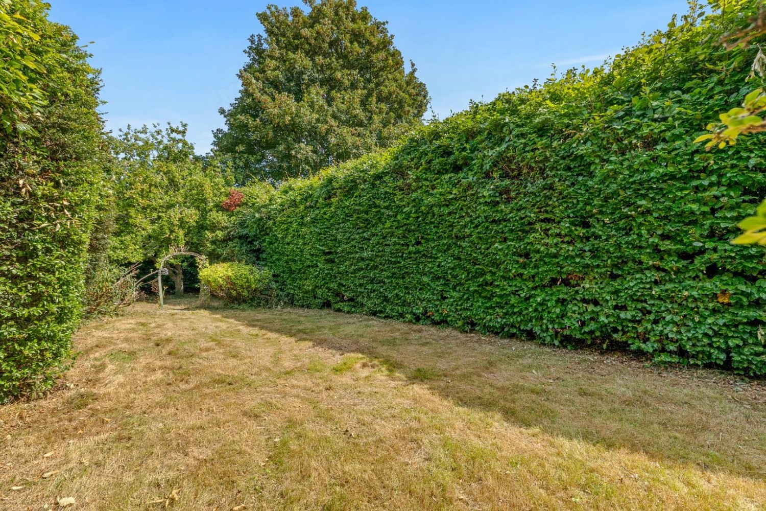 St. Leonards Road, Chesham Bois, Amersham, Buckinghamshire, HP6 6DS