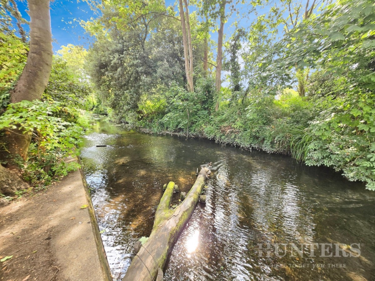 Riverbank Way, Wallington