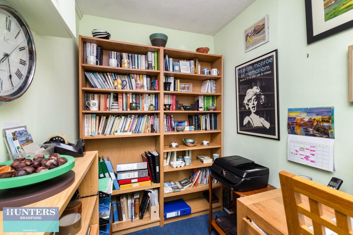 6, Frizley Gardens Frizinghall, Bradford, West Yorkshire, BD9 4LY