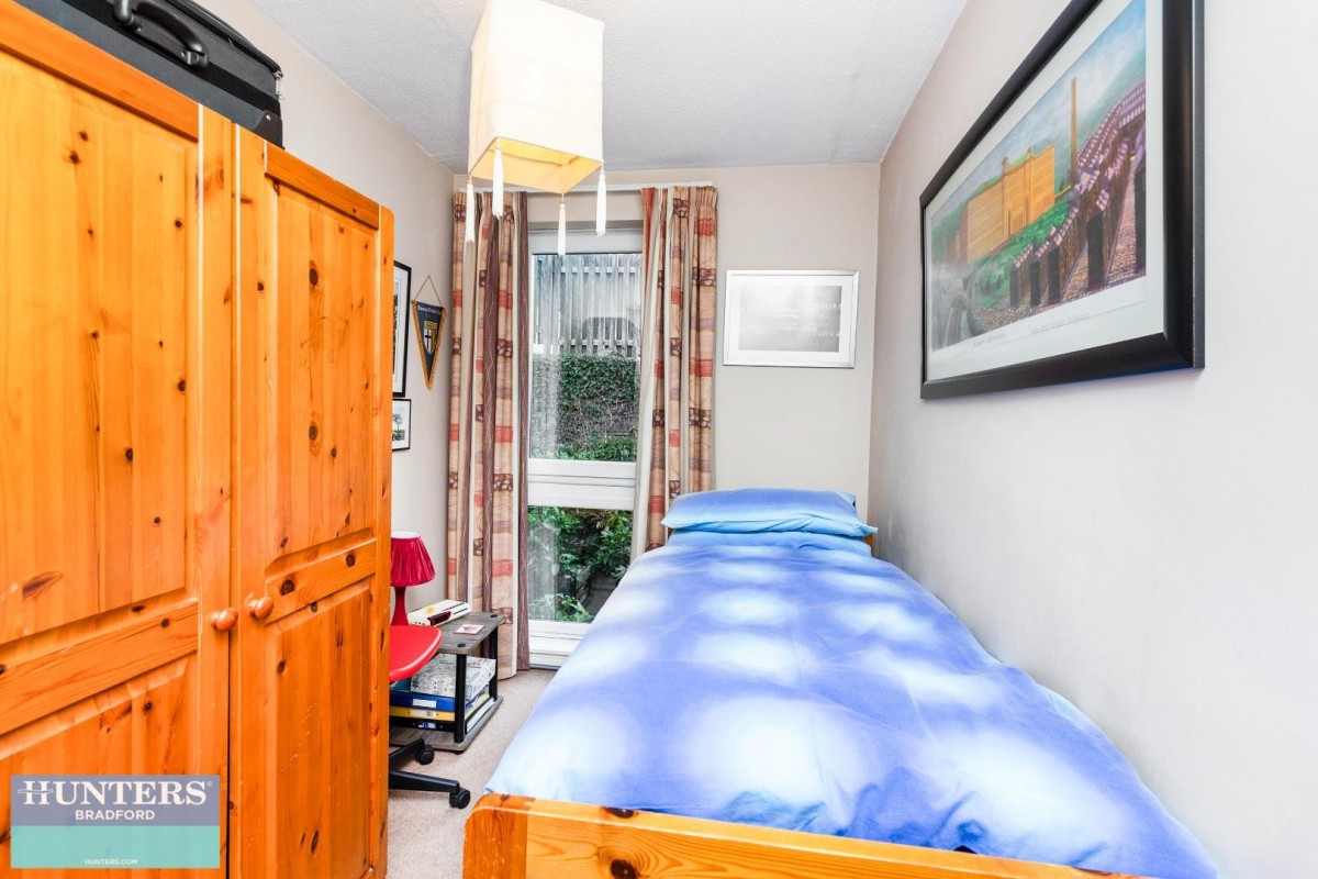 6, Frizley Gardens Frizinghall, Bradford, West Yorkshire, BD9 4LY