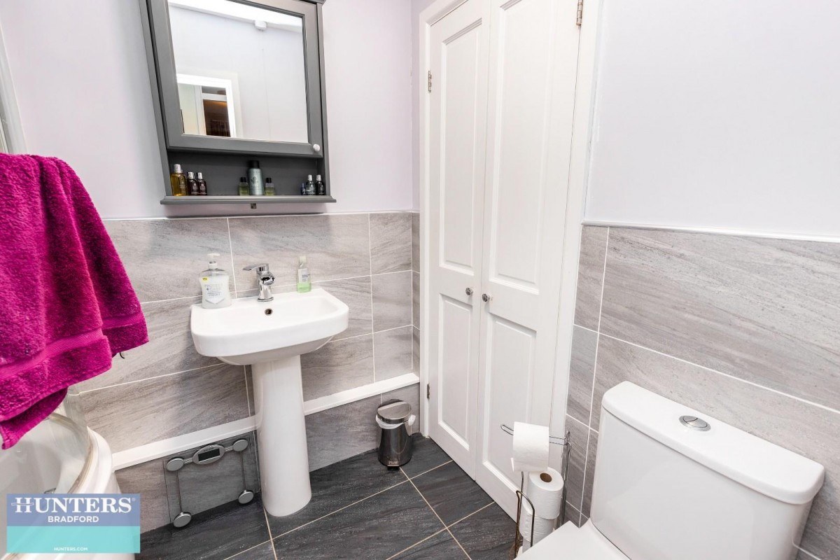 6, Frizley Gardens Frizinghall, Bradford, West Yorkshire, BD9 4LY