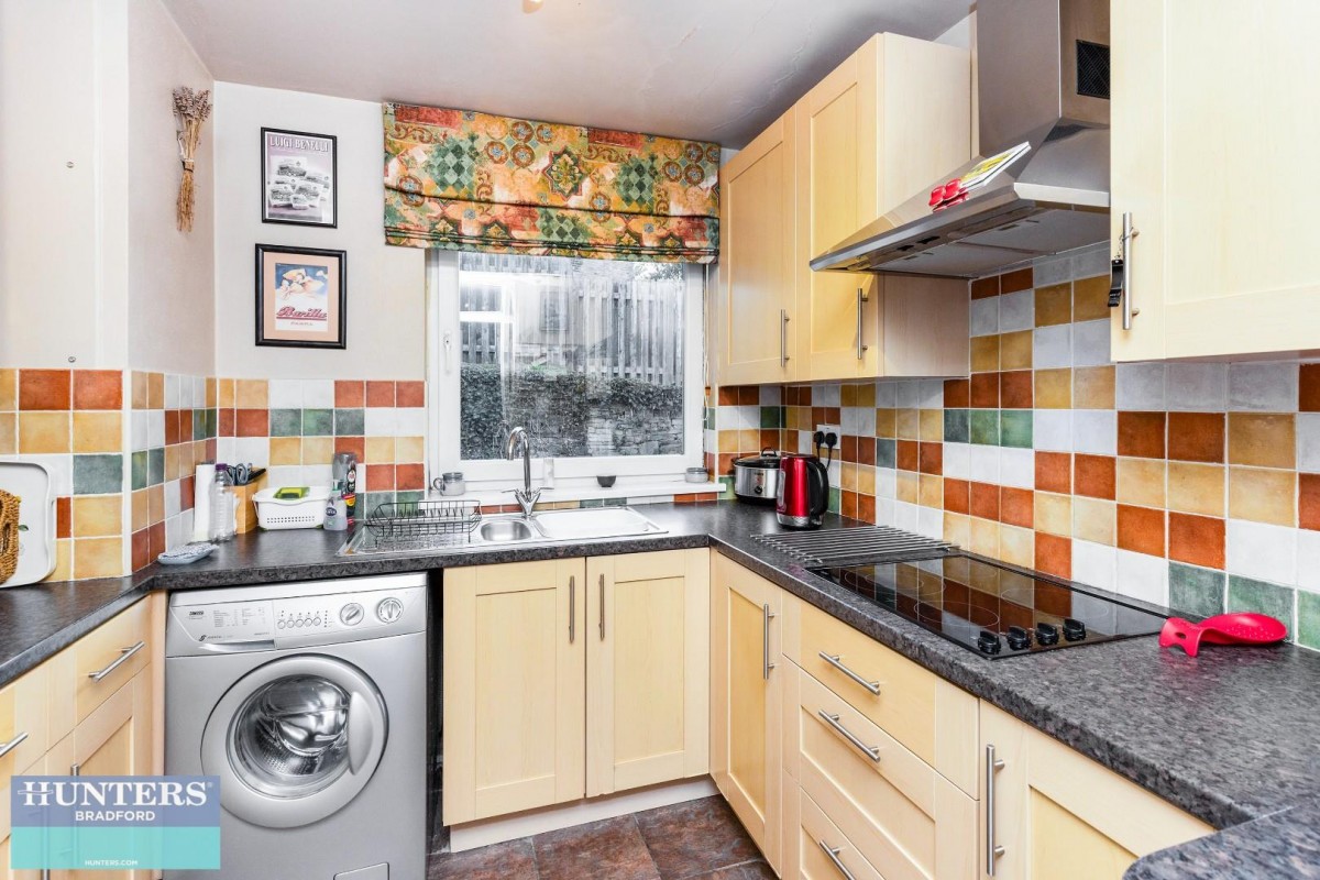 6, Frizley Gardens Frizinghall, Bradford, West Yorkshire, BD9 4LY