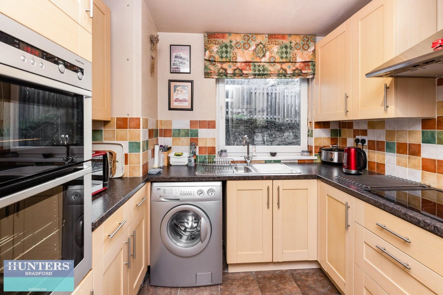 6, Frizley Gardens Frizinghall, Bradford, West Yorkshire, BD9 4LY