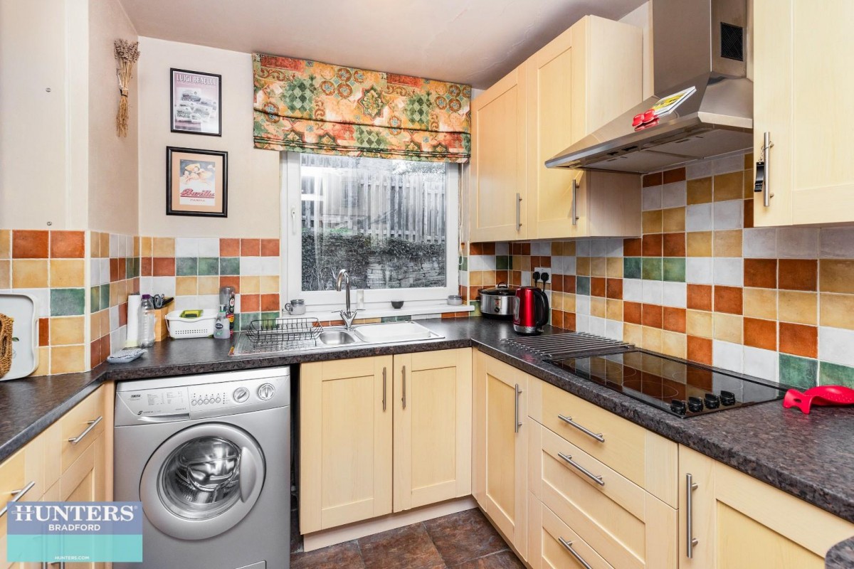 6, Frizley Gardens Frizinghall, Bradford, West Yorkshire, BD9 4LY