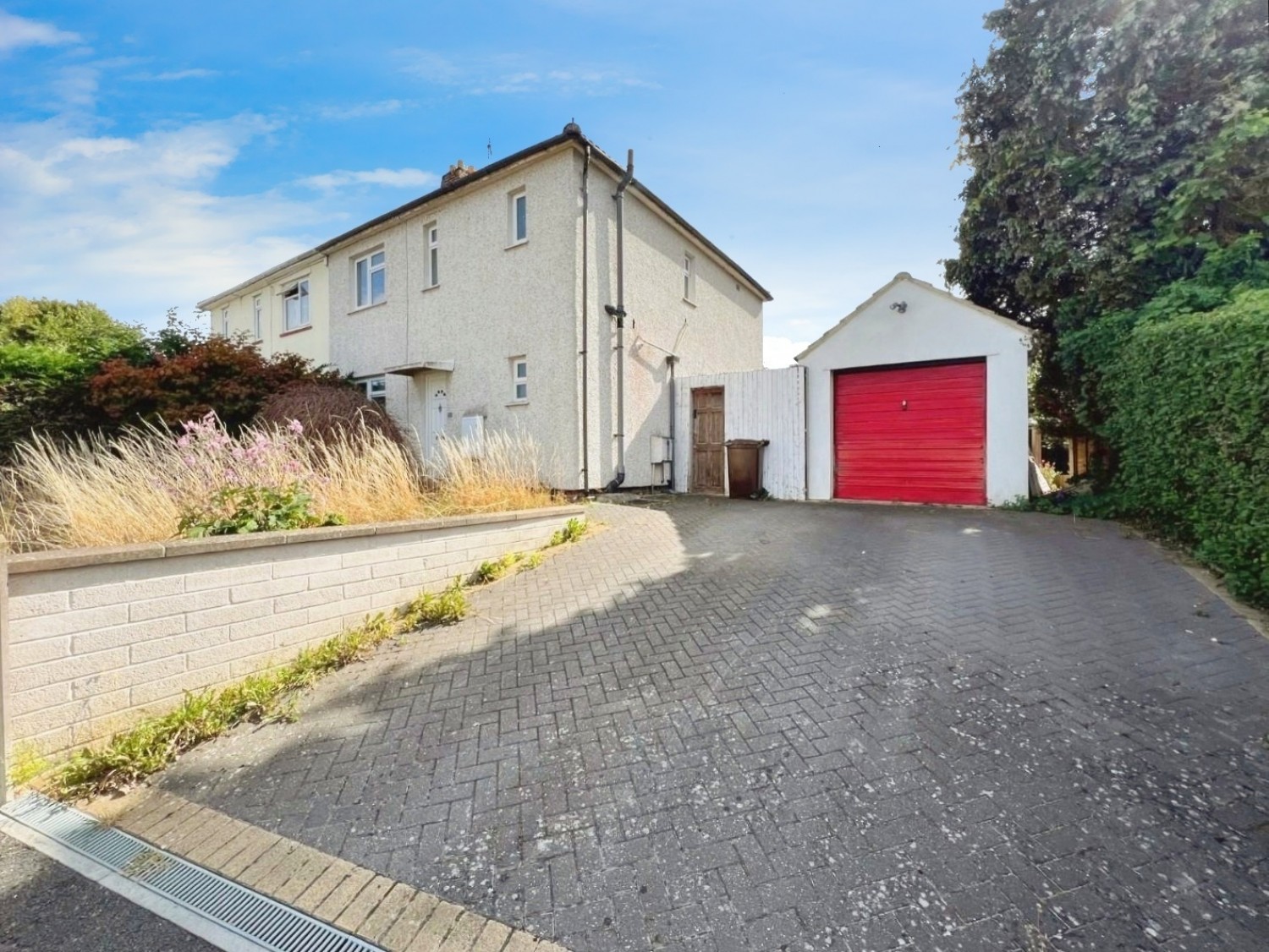 Second Avenue, Dursley