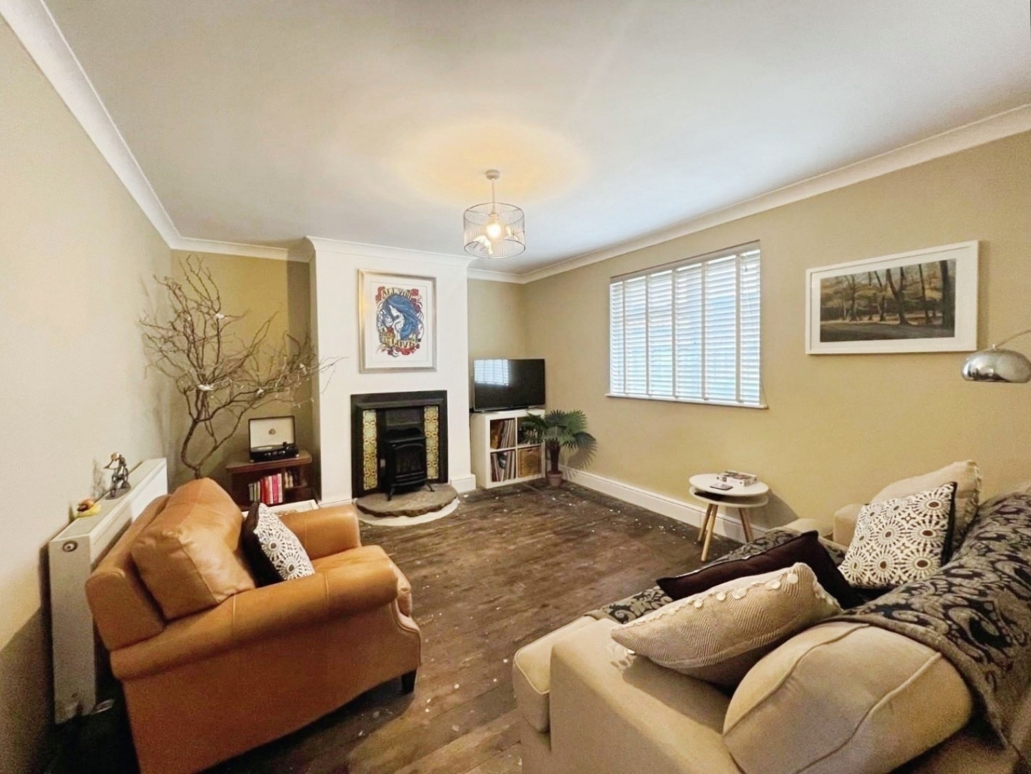 Second Avenue, Dursley